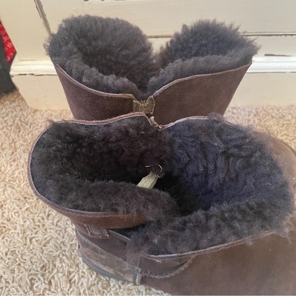 UGG Australia Original Women’s Bailey Button II Chocolate Short Booties Boot 5 - Picture 6 of 11